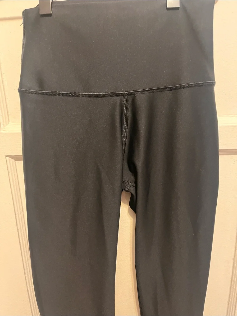 ALO Yoga sleek black